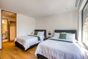 4 quartos, ferros/tábuas de passar roupa, Wi-Fi, roupa de cama