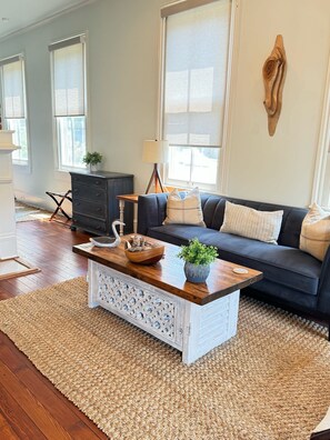 Televisión y oficina 