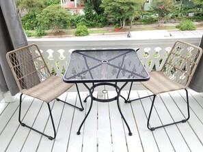 Outdoor dining - Historic Cozy Stay Downtown Pensacola | Suite 3 (Pensacola)