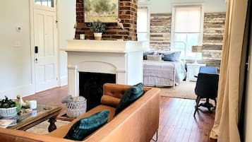 Een televisie en een kantoor