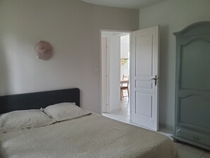 2 bedrooms, WiFi, bed sheets - Lovely, quiet gîte in the hills of Provence (Beaucaire)