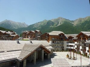Exterior - Ski-in/ski-out & foot of the slopes, 3rd floor, fitness, swimming pool, sauna, balcony, tv (Les Orres)