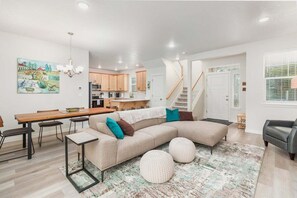 Smart-TV, peis og bøker