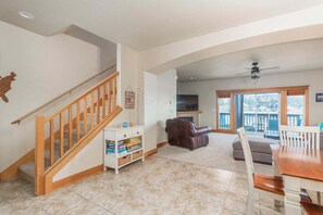 Smart TV, fireplace, ping pong