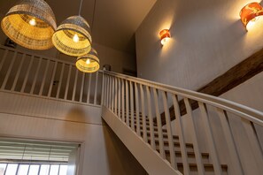 Comfort-mökki, esteetön, kylpyhuone makuuhuoneen yhteydessä (4*) | Aula