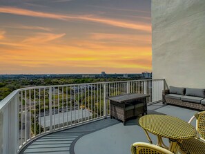 المنطقة المحيطة بالمنشأة