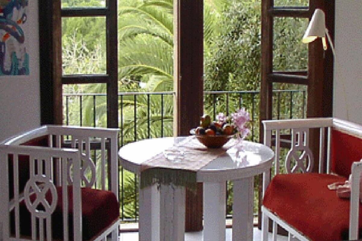 Traditional Double Room | In-room dining