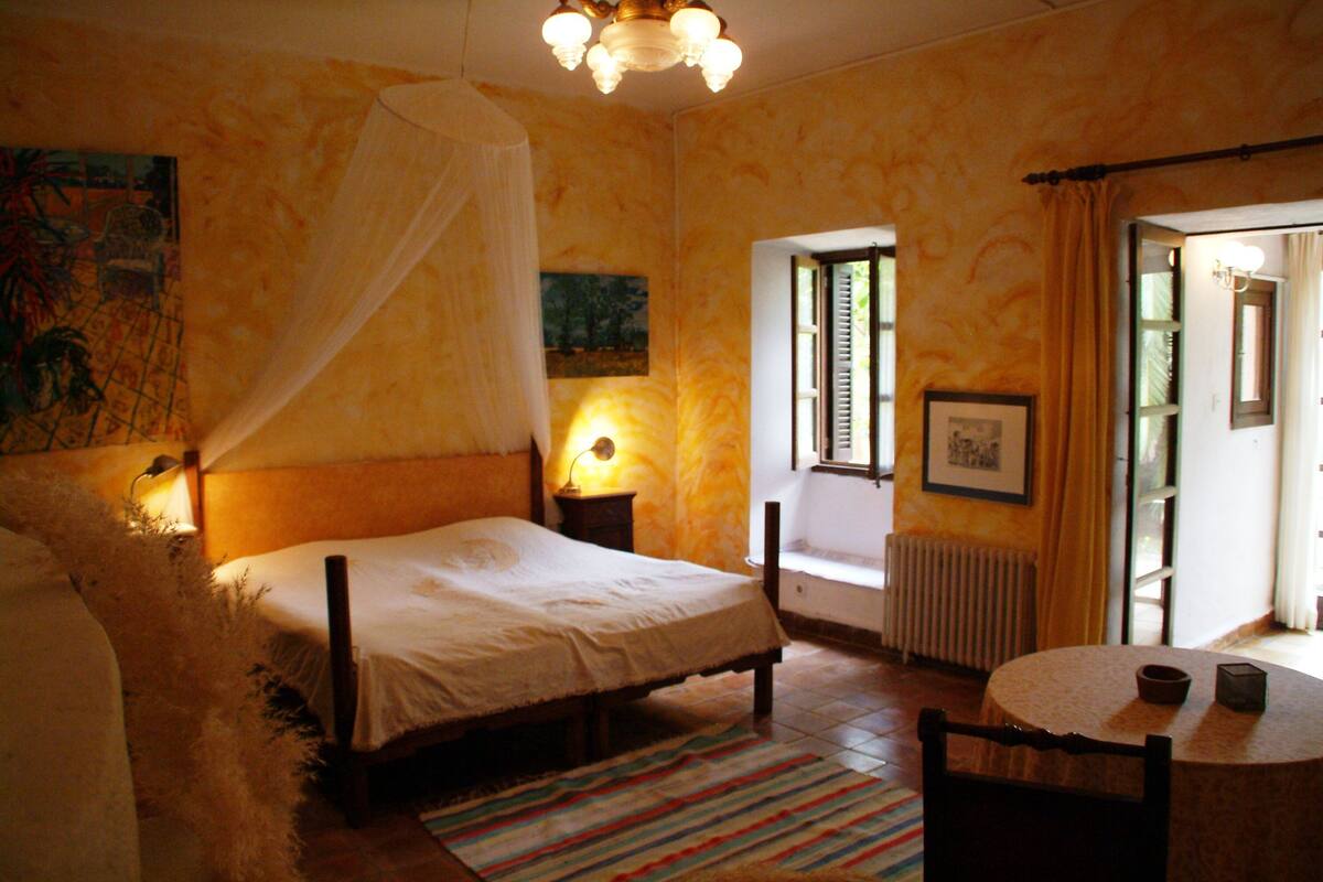 Traditionele studio suite | Individueel gedecoreerd, individueel gemeubileerd, gratis wifi