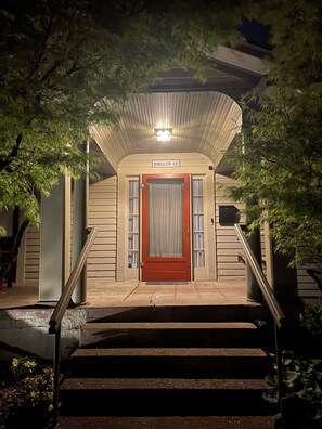 تفاصيل الفندق من الخارج