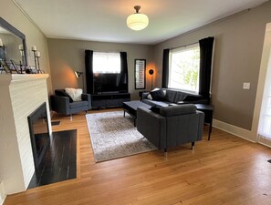 Smart TV, fireplace