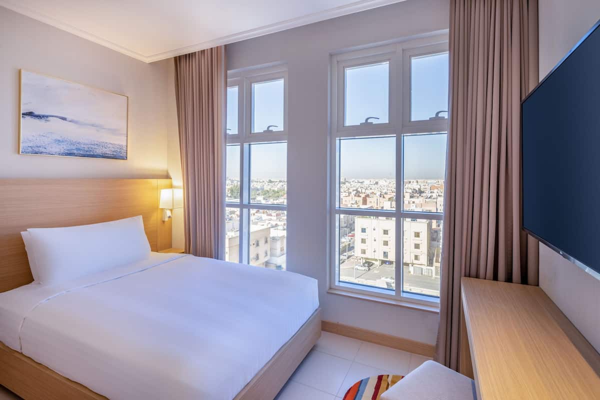 Suite, 2 Bedrooms, Non Smoking | Egyptian cotton sheets, premium bedding, memory-foam beds, in-room safe