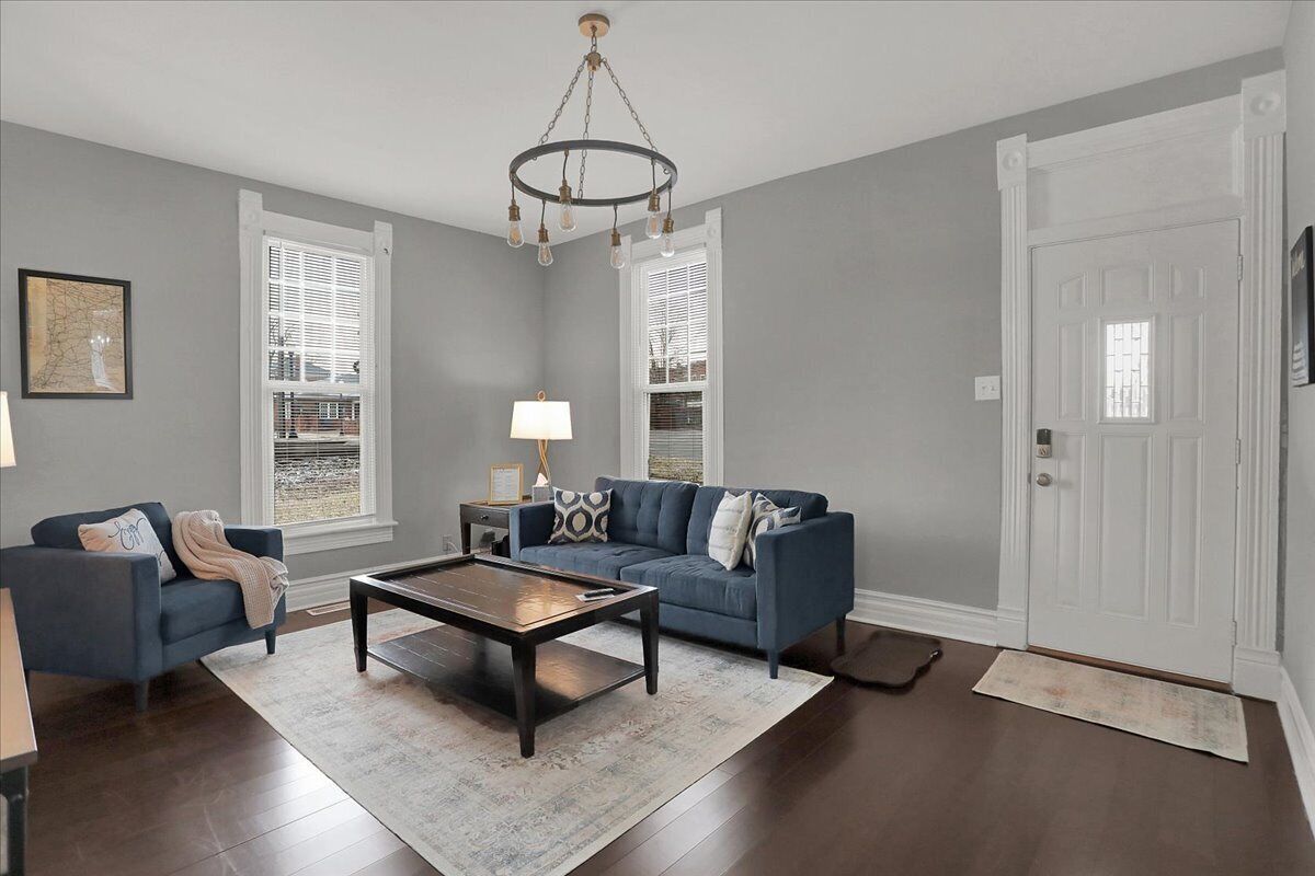 Experience life at 1898 Fortville House! Only 8 miles from Ruoff Music Center!