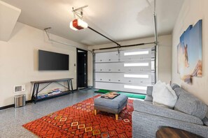 TV, fireplace, offices