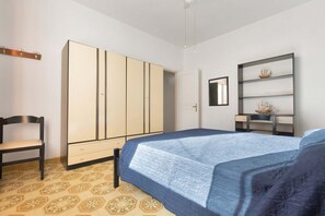 3 Schlafzimmer, Bügeleisen/Bügelbrett