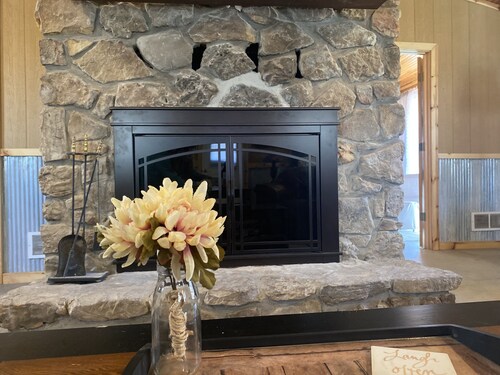 Charming Secluded Getaway Cabin within minutes of amenities 