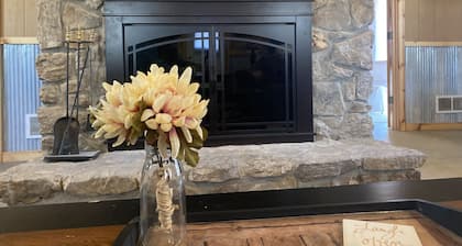 Charming Secluded Getaway Cabin within minutes of amenities