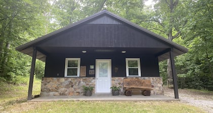 Charming Secluded Getaway Cabin within minutes of amenities