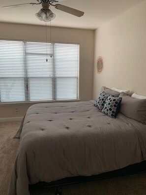 1 bedroom, iron/ironing board, WiFi, bed sheets - DAYCATION!! Book Now!! (Houston)