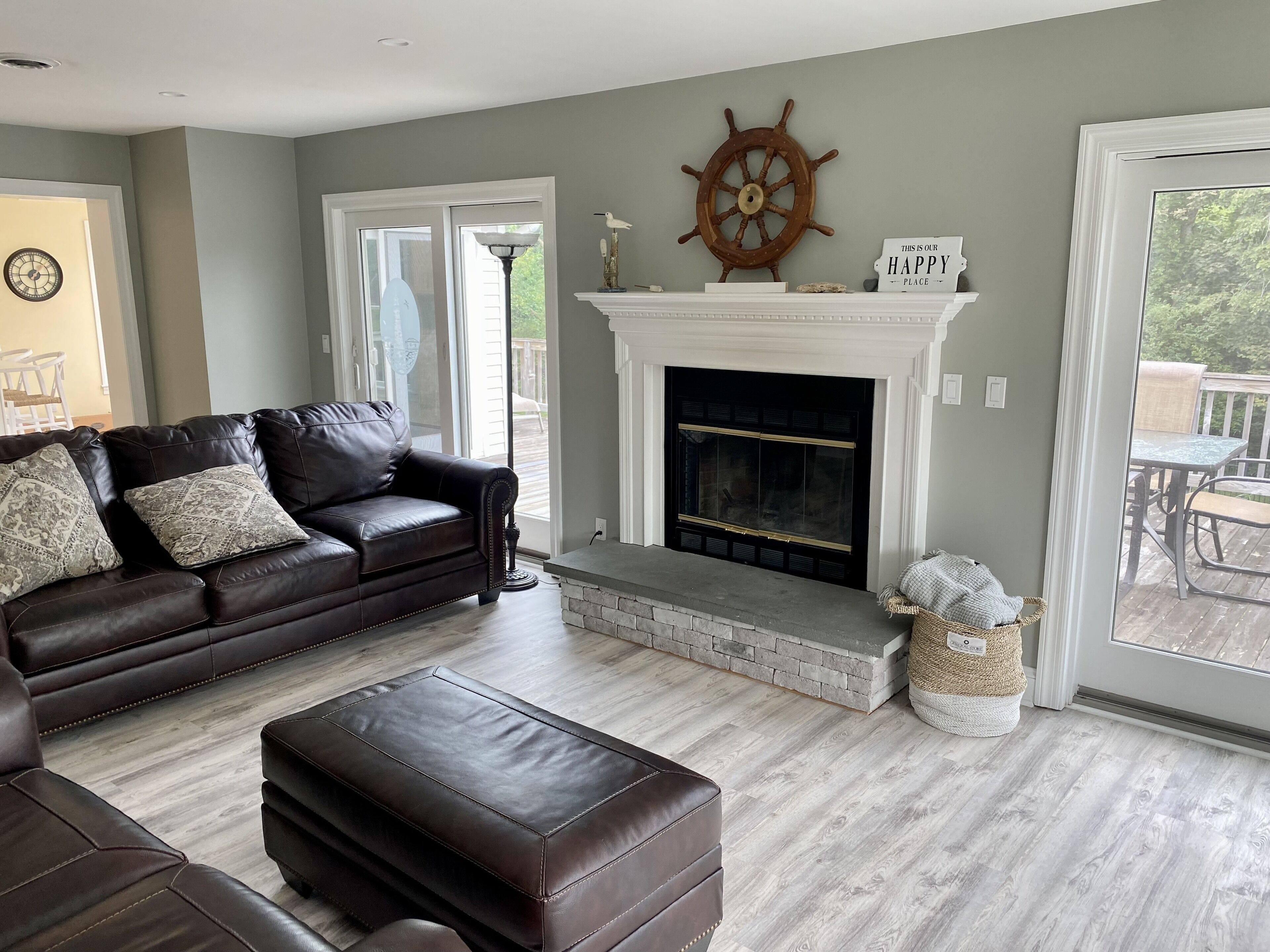 Smart TV, chimenea y reproductor de DVD 