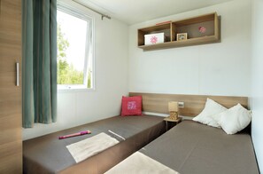 4 bedrooms, iron/ironing board, WiFi
