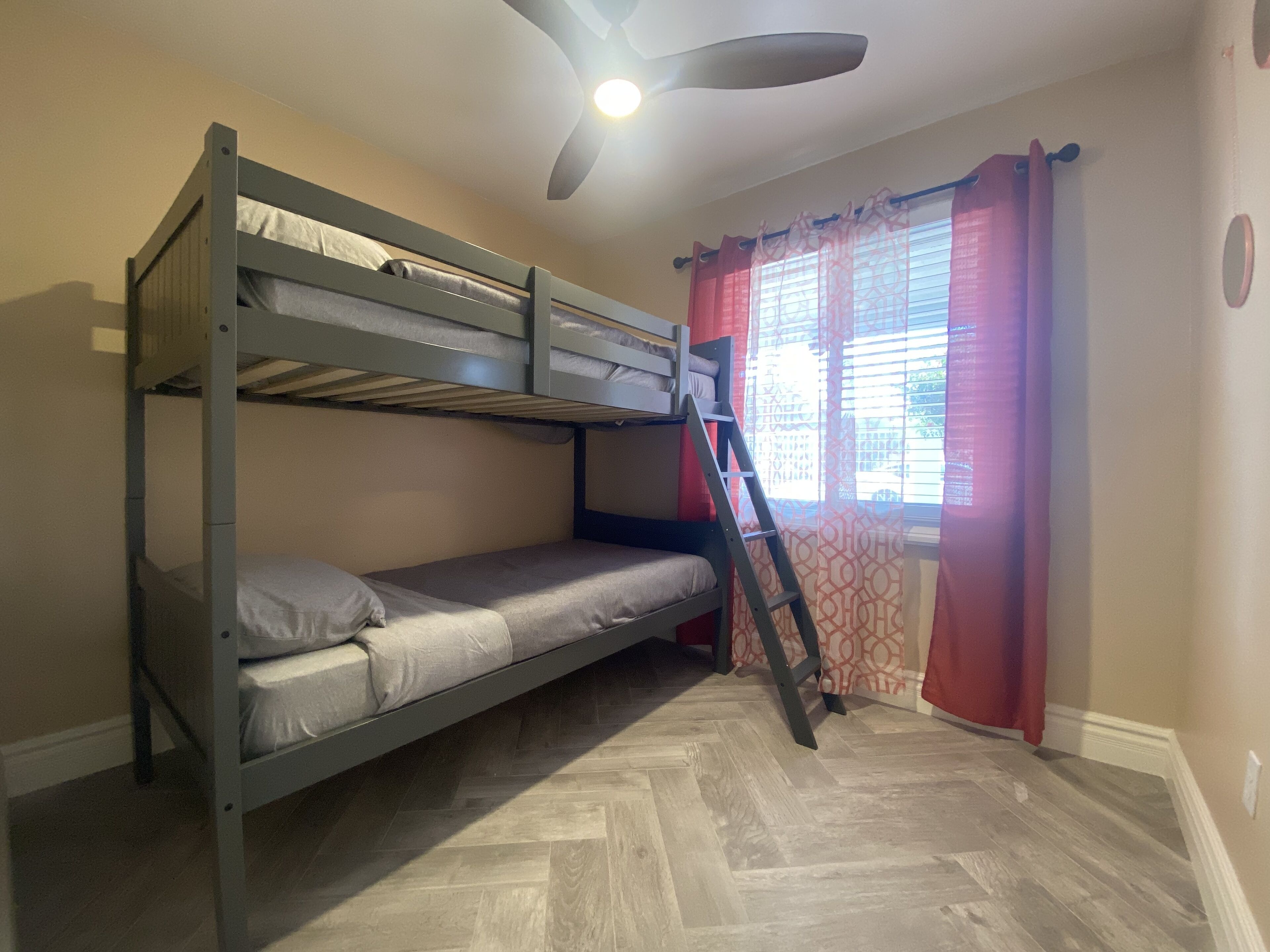 *NEW|FULLY REMODELED|SUNNY HOUSE| 3 BEDROOMS | 2 BATHROOMS