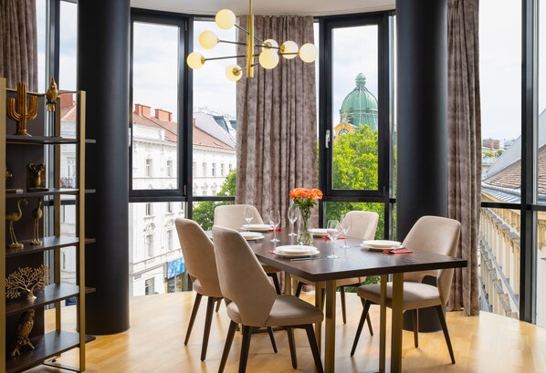 Luxury Apartment with Panorama view | In-room dining