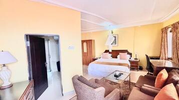 9 habitaciones, escritorio, tabla de planchar con plancha y wifi gratis