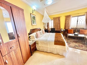 9 makuuhuonetta, työpöytä, silitysrauta/-lauta, ilmainen Wi-Fi