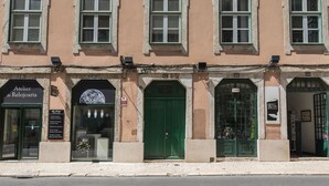 A building with multiple storefronts, including an Atelier de Relajoaria and a ProViva store. - Downtown Cosy Wonder by LovelyStay (Lisboa)