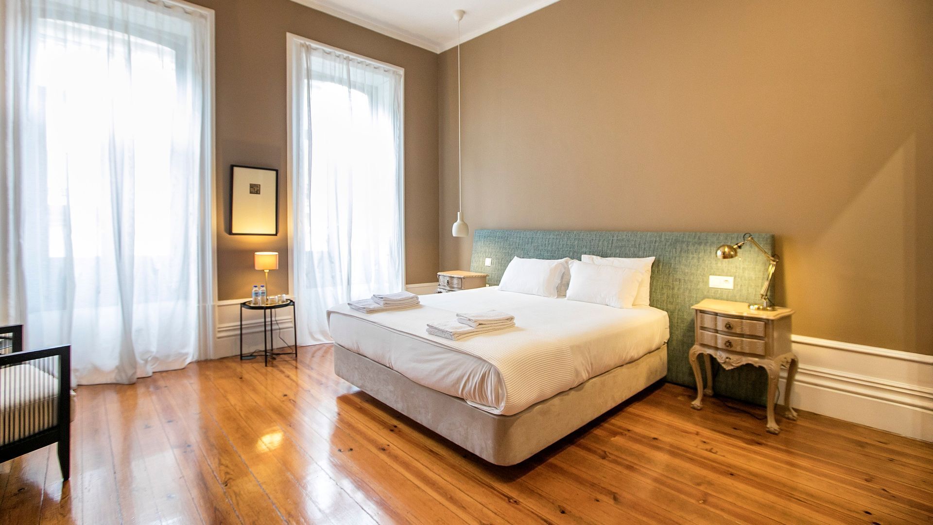 Guesthouse Bonjardim Suites - Room 1 by LovelyStay