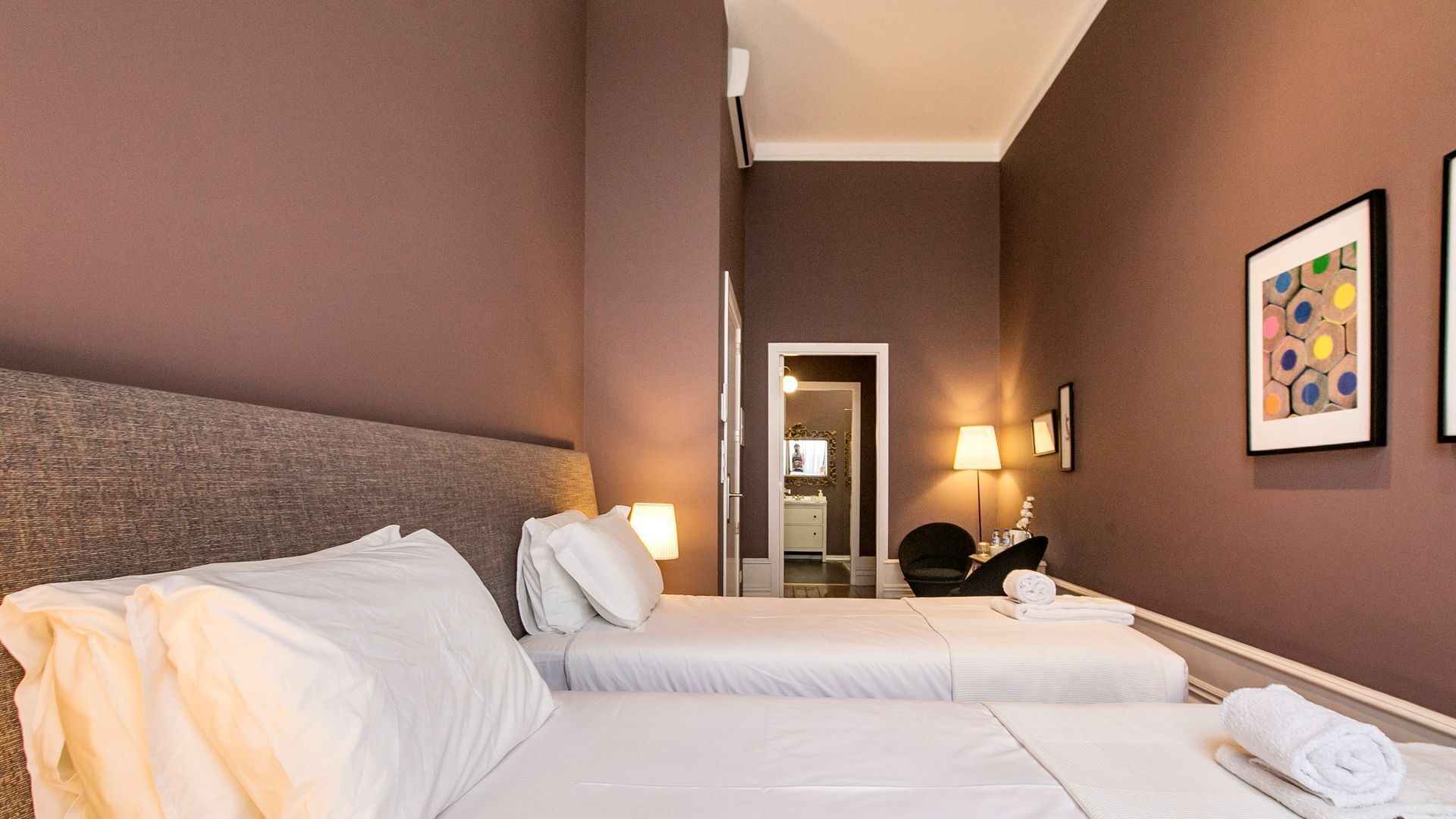 Guesthouse Bonjardim Suites - Room 5 by LovelyStay