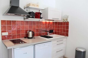 冰箱、微波炉、烤箱、洗碗机