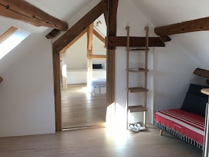 2 bedrooms, bed sheets