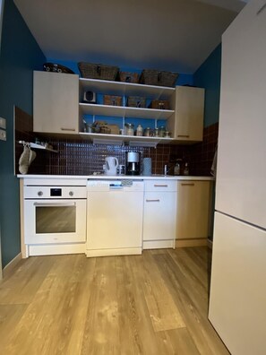 Réfrigérateur, micro-ondes, four, lave-vaisselle