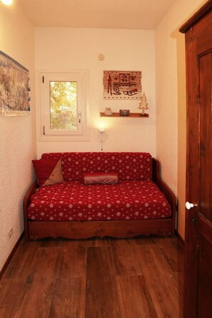 Interior - 200m from resort center, Ground floor, balcony, ski locker, 30m², Les Orres (Les Orres)