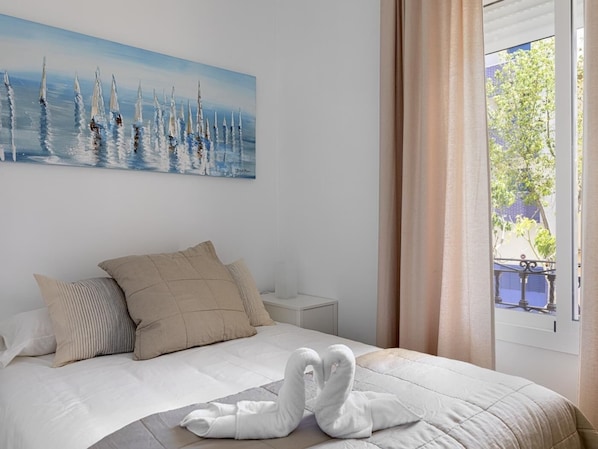 1 bedroom, bed sheets - HOMEABOUT JUAN DE AUSTRIA APARTMENT (Málaga)