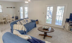 Smart TV, books - Beach House Just Steps To The Ocean With Partial Sea View & No Parking Fees! (Oak Island)