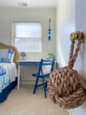 3 bedrooms, free WiFi, bed sheets - Beach House Just Steps To The Ocean With Partial Sea View & No Parking Fees! (Oak Island)