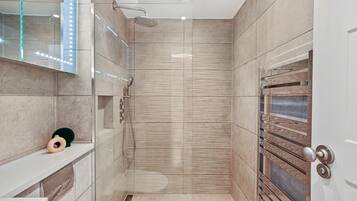 Toallas, papel higiénico