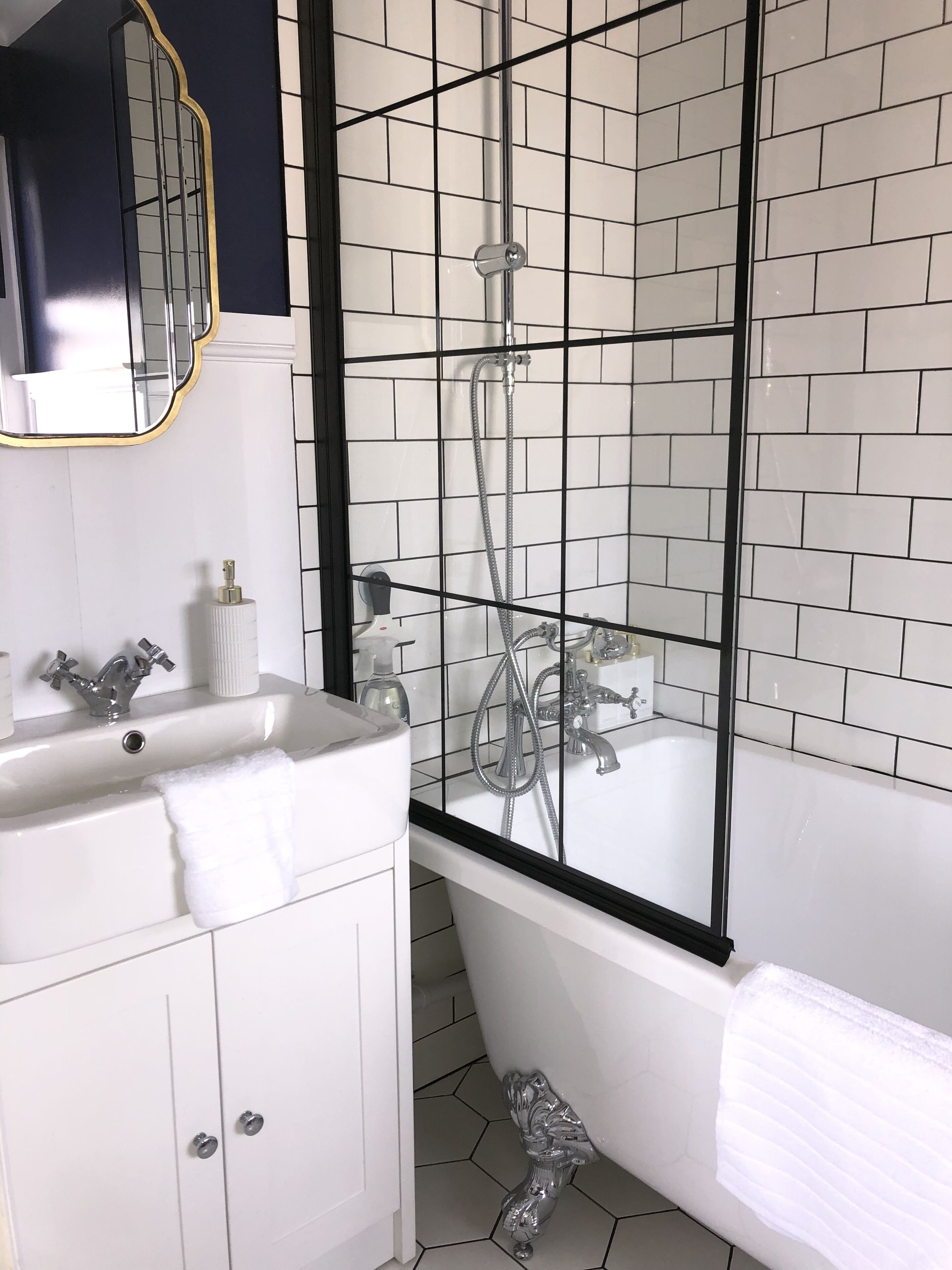 ⭐️ ⭐️NEW ⭐️⭐️Seafront Sanctuary - studio apartment with stunning city & sea view