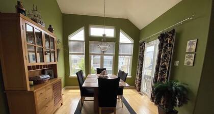 Cozy 3 bedroom condo, just 2 blocks from the boardwalk