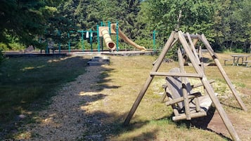 Área de juegos infantiles al aire libre