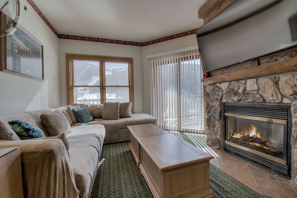 Walk to the Slopes/Mountain Views/Shared Hot Tub