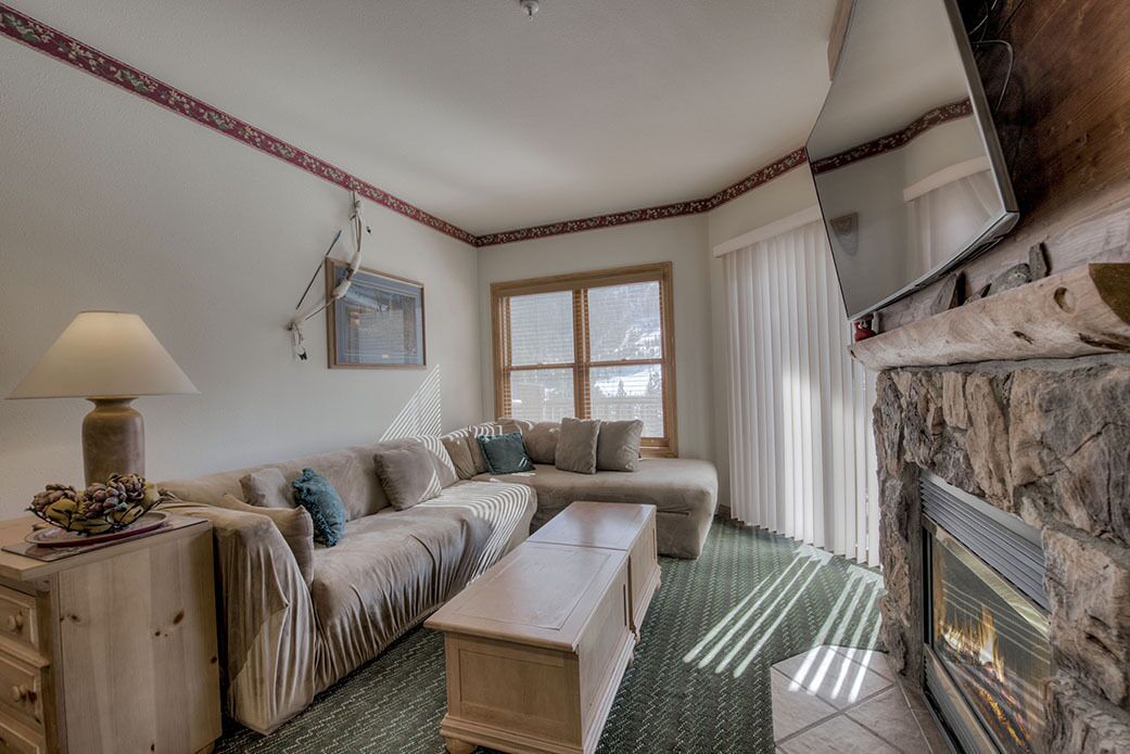 Walk to the Slopes/Mountain Views/Shared Hot Tub