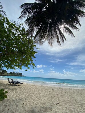 Una playa cerca