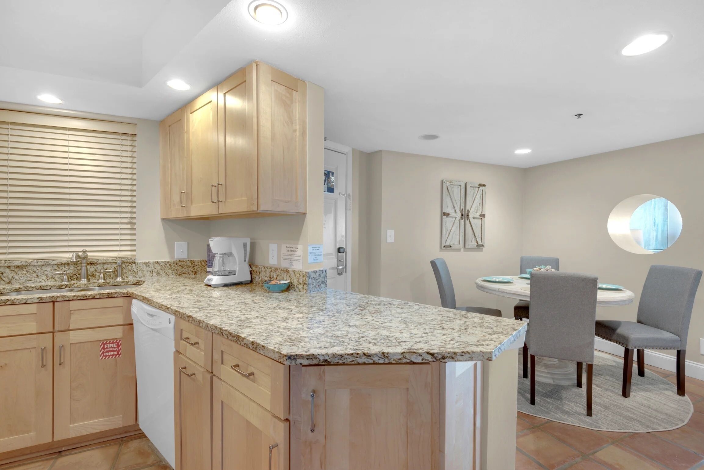 Beautiful Beachfront Condo overlooking the ocean and the pool!