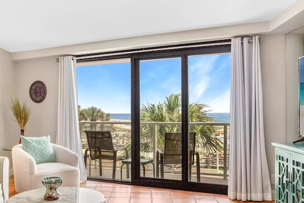 TV connectée, lecteur de DVD, livres