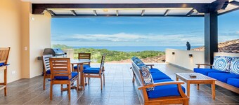 Luxury 4-bedroom Penthouse on 5-star Resort