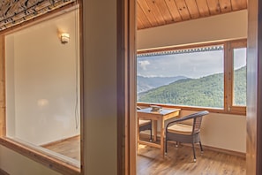 Desk, laptop workspace, free WiFi