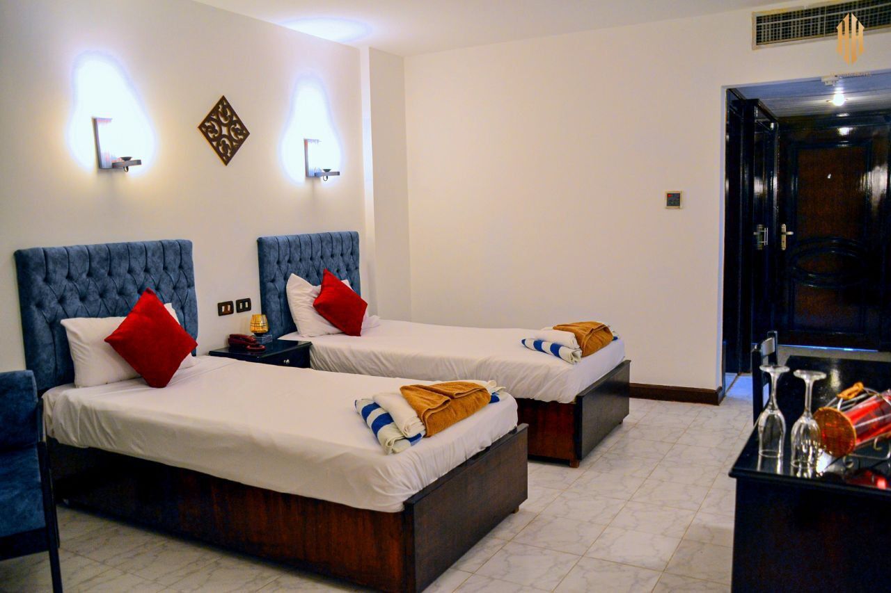 Minibar, bed sheets